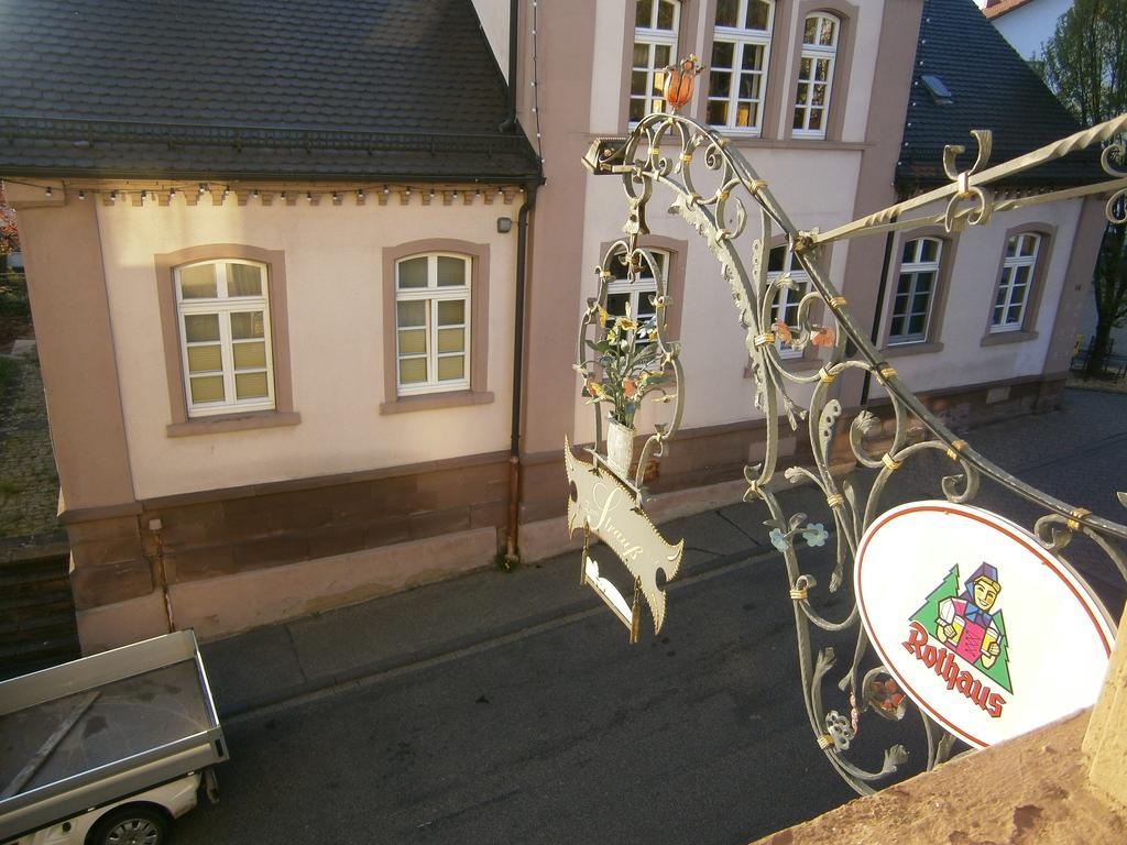 Strauss Hostel *