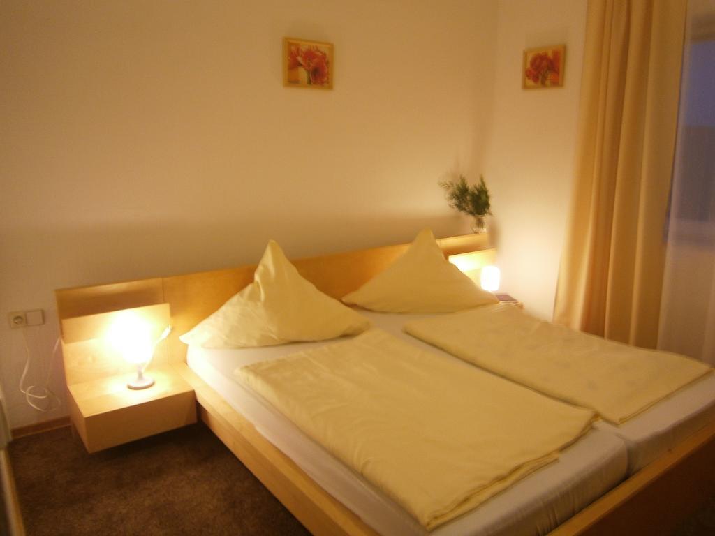 Strauss Hostel Waldbronn